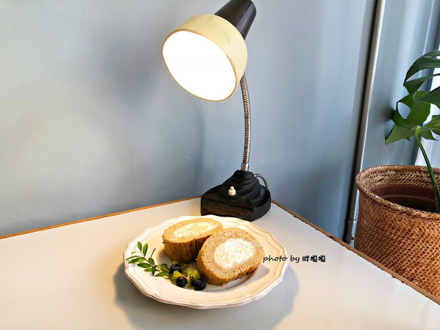 【嘉義 西區】Archers Kitchen 弓箭手♐ 巷弄老宅甜點，不只甜點美味，更能在此感受屋內光影變化，多麼美好的愜意午後，滿足味蕾與視覺享受 💕 💕 💕