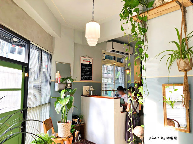 【嘉義 西區】Archers Kitchen 弓箭手♐ 巷弄老宅甜點，不只甜點美味，更能在此感受屋內光影變化，多麼美好的愜意午後，滿足味蕾與視覺享受 💕 💕 💕
