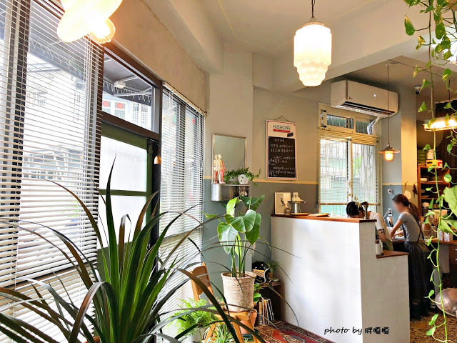 【嘉義 西區】Archers Kitchen 弓箭手♐ 巷弄老宅甜點，不只甜點美味，更能在此感受屋內光影變化，多麼美好的愜意午後，滿足味蕾與視覺享受 💕 💕 💕