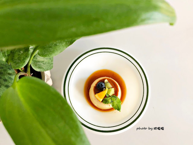 【嘉義 西區】Archers Kitchen 弓箭手♐ 巷弄老宅甜點，不只甜點美味，更能在此感受屋內光影變化，多麼美好的愜意午後，滿足味蕾與視覺享受 💕 💕 💕