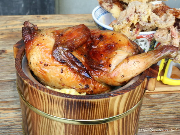 安和明：台中美食│安和明 肉食主義〃台中超浮誇丼飯！肉多多到看不見白飯，內用高麗菜絲、小菜、飲料無限續～