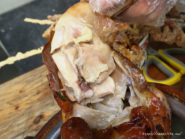 安和明：台中美食│安和明 肉食主義〃台中超浮誇丼飯！肉多多到看不見白飯，內用高麗菜絲、小菜、飲料無限續～