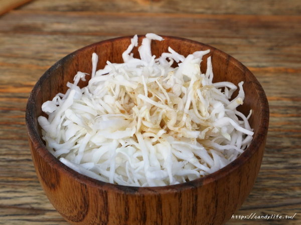 安和明：台中美食│安和明 肉食主義〃台中超浮誇丼飯！肉多多到看不見白飯，內用高麗菜絲、小菜、飲料無限續～