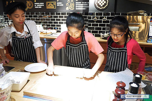 基隆美食【漾漾好時餐廳基隆店】基隆仁愛義式料理。基隆親子餐廳。基隆早午餐推薦。DIY披薩好玩又好吃