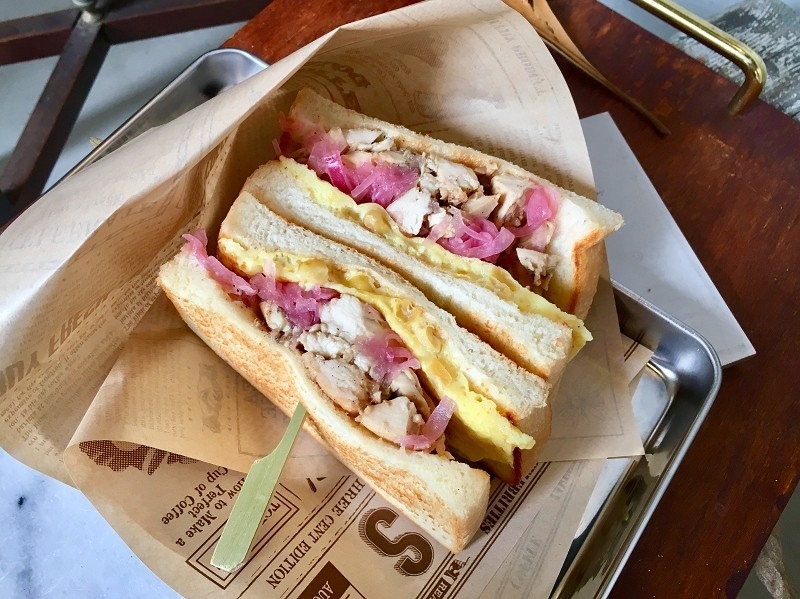 【台北｜行天宮站】長板凳工作室＿如雲朵般軟綿綿的限量奶酥厚片＿讓人口齒留香的蘋果鮪魚三明治