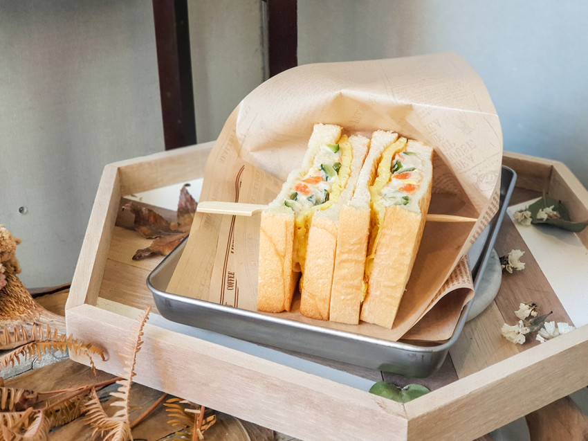 台北美食||長板凳工作室-親民價位的早餐店，喜歡的是他的用心細膩||中山區、行天宮站