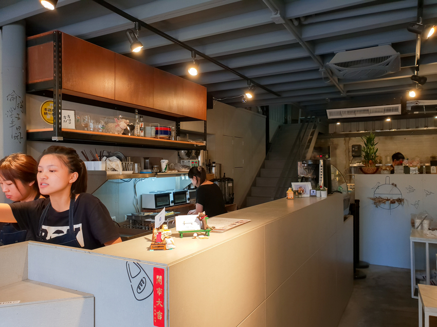 台北美食||長板凳工作室-親民價位的早餐店，喜歡的是他的用心細膩||中山區、行天宮站