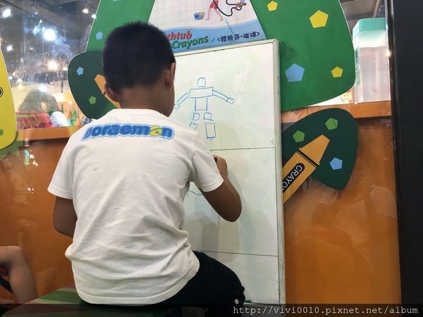 圓圓家出去玩—蘇澳景點《蠟藝蠟筆觀光城堡》手做DIY,滿足孩子們的好奇心！