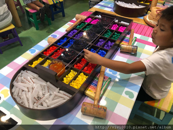 圓圓家出去玩—蘇澳景點《蠟藝蠟筆觀光城堡》手做DIY,滿足孩子們的好奇心！