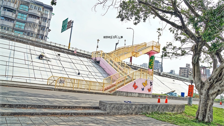 /tmp/phpauXU1K /tmp/phpauXU1K