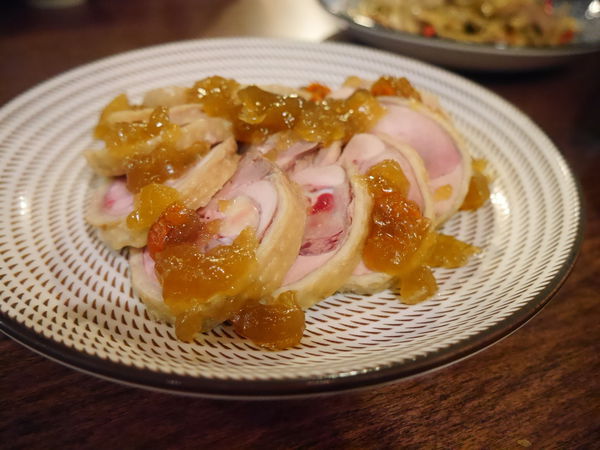 台北特色私廚。食憶。有溫度也有深度，道道令人驚豔的功夫菜。適合外國旅客、年輕朋友、家族溫馨聚餐。