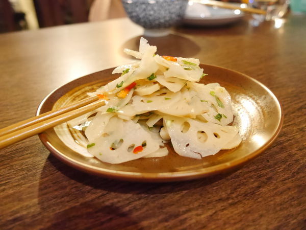 台北特色私廚。食憶。有溫度也有深度，道道令人驚豔的功夫菜。適合外國旅客、年輕朋友、家族溫馨聚餐。