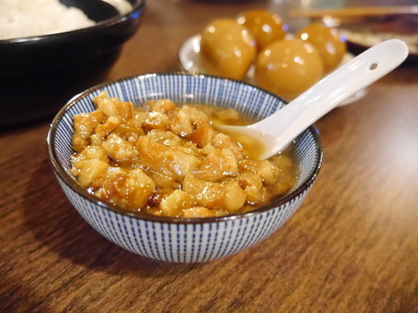 台北特色私廚。食憶。有溫度也有深度，道道令人驚豔的功夫菜。適合外國旅客、年輕朋友、家族溫馨聚餐。