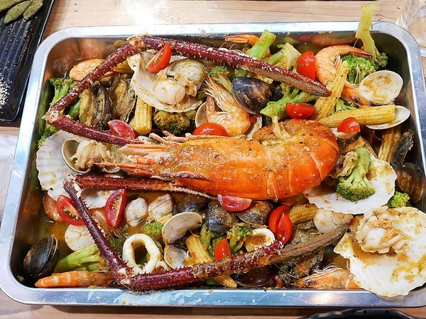 海神弄局beer&Seafood:海神弄局 beer&Seafood-台南海鮮燒烤 不管是下班還是週末 約三五好友一同來吃肉喝酒邊打鏢 就是要好好放鬆