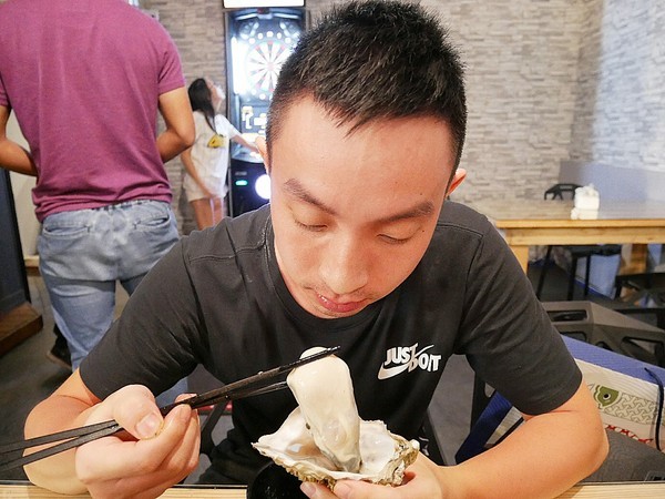 海神弄局beer&Seafood:海神弄局 beer&Seafood-台南海鮮燒烤 不管是下班還是週末 約三五好友一同來吃肉喝酒邊打鏢 就是要好好放鬆