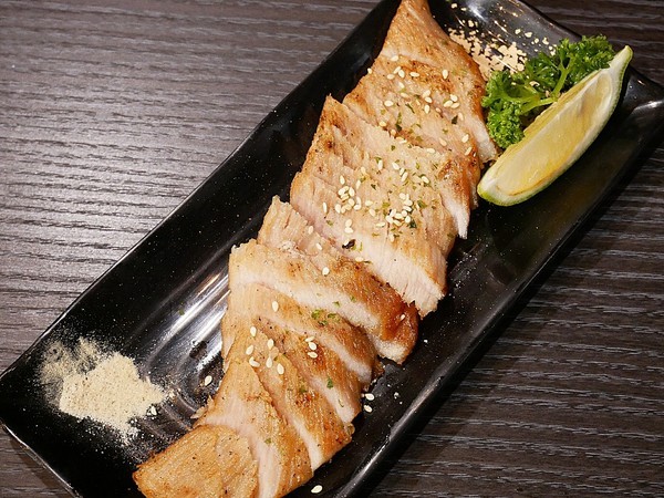 海神弄局beer&Seafood:海神弄局 beer&Seafood-台南海鮮燒烤 不管是下班還是週末 約三五好友一同來吃肉喝酒邊打鏢 就是要好好放鬆