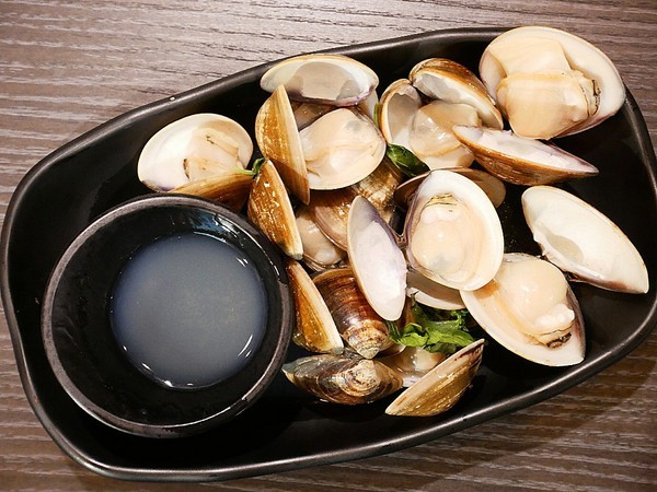 海神弄局beer&Seafood:海神弄局 beer&Seafood-台南海鮮燒烤 不管是下班還是週末 約三五好友一同來吃肉喝酒邊打鏢 就是要好好放鬆