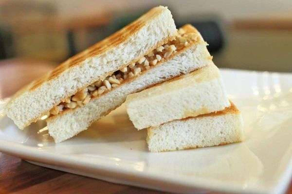 【中和美食】真情樹碳烤吐司-美味又迷人的碳烤三明吐司早午餐店!