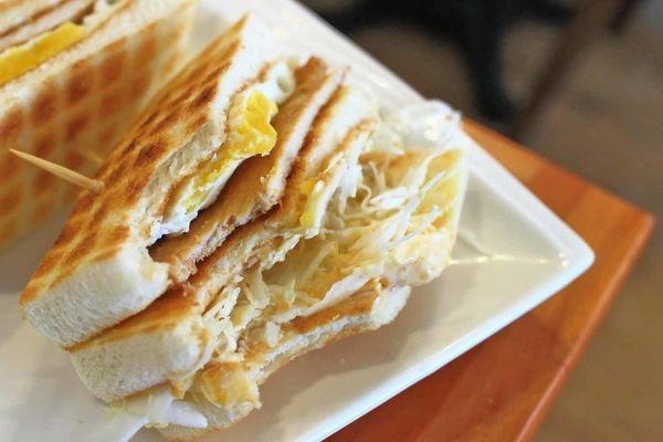 【中和美食】真情樹碳烤吐司-美味又迷人的碳烤三明吐司早午餐店!