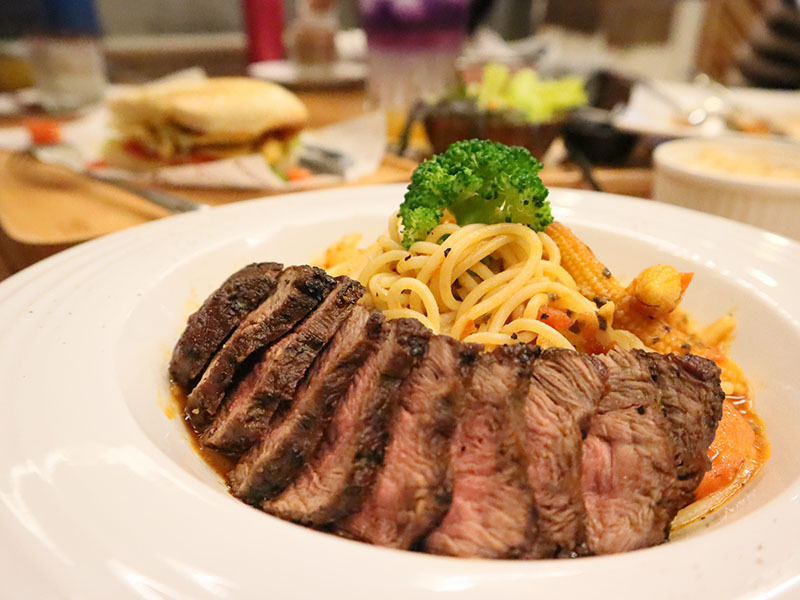 MEAT TIME歐式羅馬料理,超隱密圓環巷弄的異國美食,手工香料豬肉捲,烤雞帕尼尼,牛排/鮮蝦蛤蜊紅醬義大利麵