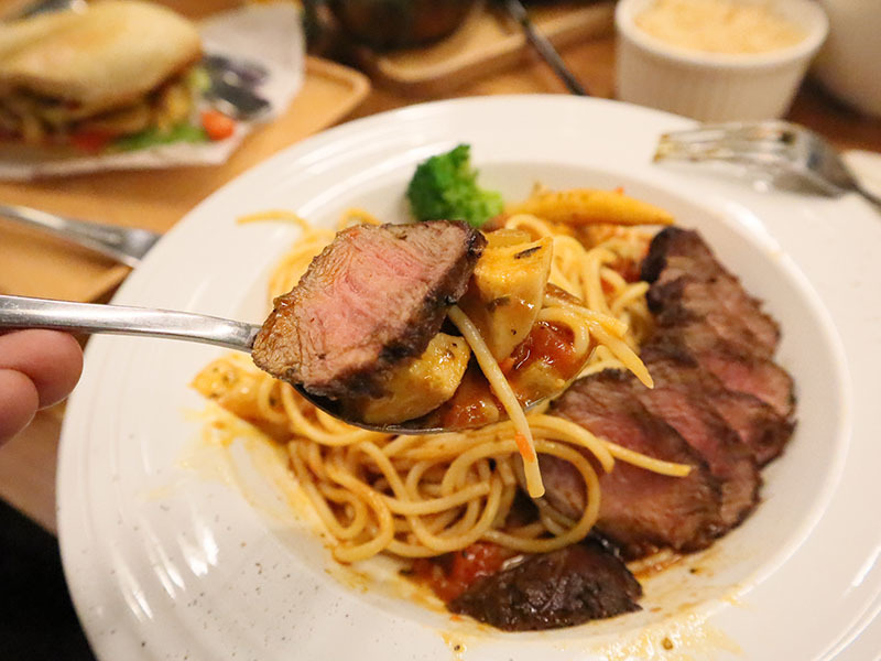 MEAT TIME歐式羅馬料理,超隱密圓環巷弄的異國美食,手工香料豬肉捲,烤雞帕尼尼,牛排/鮮蝦蛤蜊紅醬義大利麵