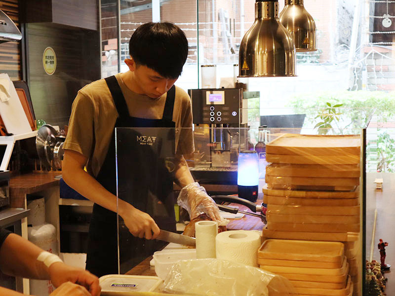 MEAT TIME歐式羅馬料理,超隱密圓環巷弄的異國美食,手工香料豬肉捲,烤雞帕尼尼,牛排/鮮蝦蛤蜊紅醬義大利麵