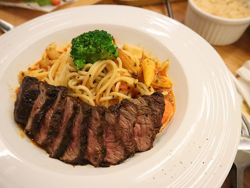 MEAT TIME歐式羅馬料理,超隱密圓環巷弄的異國美食,手工香料豬肉捲,烤雞帕尼尼,牛排/鮮蝦蛤蜊紅醬義大利麵