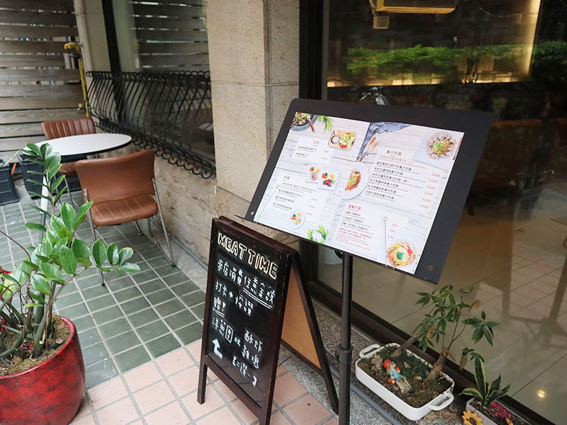 MEAT TIME歐式羅馬料理,超隱密圓環巷弄的異國美食,手工香料豬肉捲,烤雞帕尼尼,牛排/鮮蝦蛤蜊紅醬義大利麵