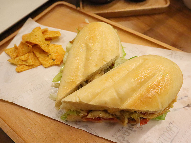 MEAT TIME歐式羅馬料理,超隱密圓環巷弄的異國美食,手工香料豬肉捲,烤雞帕尼尼,牛排/鮮蝦蛤蜊紅醬義大利麵