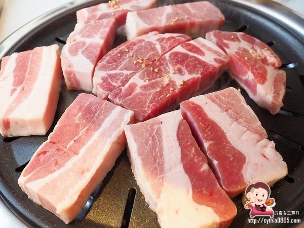 桃園中壢美食-GOGI GOGI 韓式燒肉-平日燒烤399元吃到飽,還有巨大火山排骨湯,在網美店吃燒烤好特別啊 (邀約) @民宿女王芽月-美食.旅遊.全台趴趴走