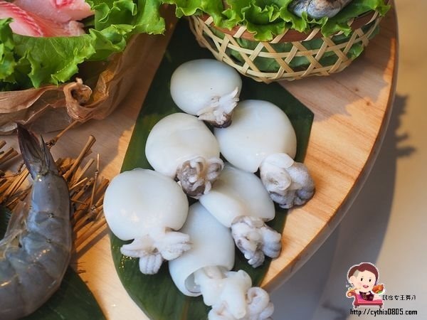 桃園中壢美食-GOGI GOGI 韓式燒肉-平日燒烤399元吃到飽,還有巨大火山排骨湯,在網美店吃燒烤好特別啊 (邀約) @民宿女王芽月-美食.旅遊.全台趴趴走