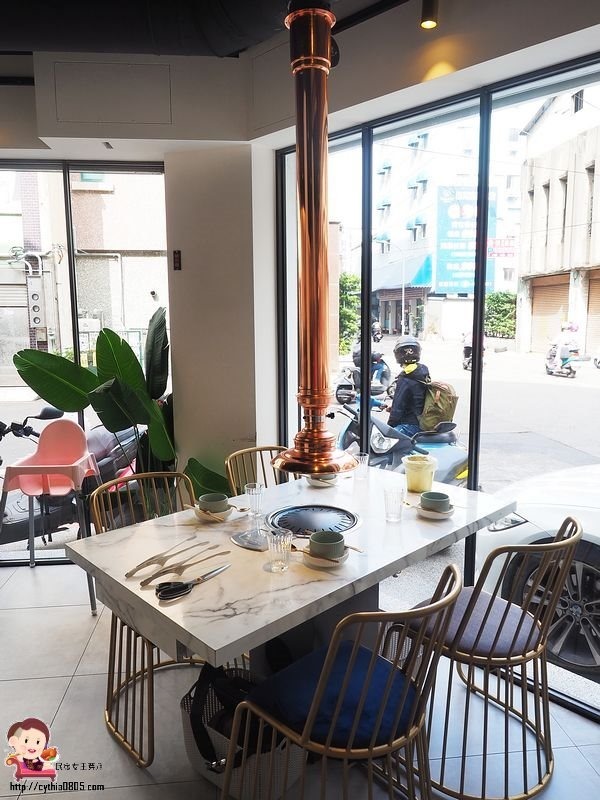 桃園中壢美食-GOGI GOGI 韓式燒肉-平日燒烤399元吃到飽,還有巨大火山排骨湯,在網美店吃燒烤好特別啊 (邀約) @民宿女王芽月-美食.旅遊.全台趴趴走