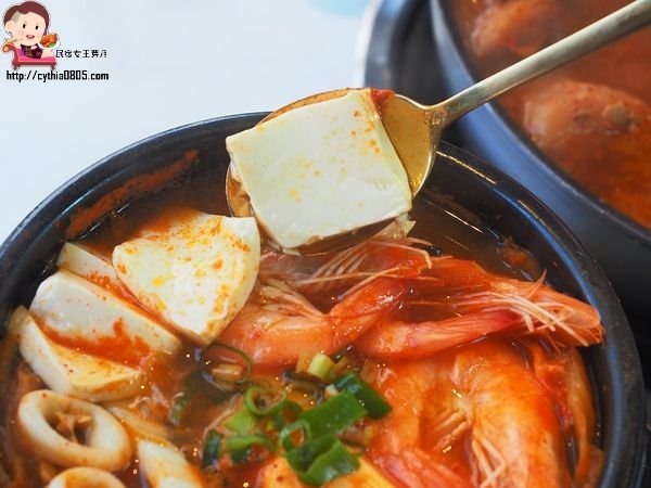 桃園中壢美食-GOGI GOGI 韓式燒肉-平日燒烤399元吃到飽,還有巨大火山排骨湯,在網美店吃燒烤好特別啊 (邀約) @民宿女王芽月-美食.旅遊.全台趴趴走