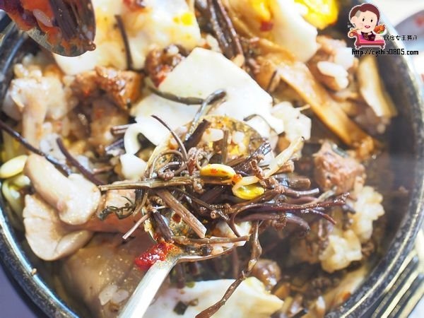 桃園中壢美食-GOGI GOGI 韓式燒肉-平日燒烤399元吃到飽,還有巨大火山排骨湯,在網美店吃燒烤好特別啊 (邀約) @民宿女王芽月-美食.旅遊.全台趴趴走