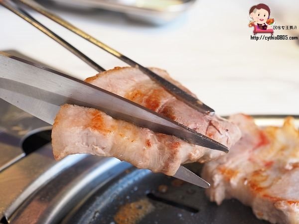 桃園中壢美食-GOGI GOGI 韓式燒肉-平日燒烤399元吃到飽,還有巨大火山排骨湯,在網美店吃燒烤好特別啊 (邀約) @民宿女王芽月-美食.旅遊.全台趴趴走