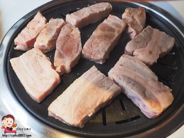 桃園中壢美食-GOGI GOGI 韓式燒肉-平日燒烤399元吃到飽,還有巨大火山排骨湯,在網美店吃燒烤好特別啊 (邀約) @民宿女王芽月-美食.旅遊.全台趴趴走