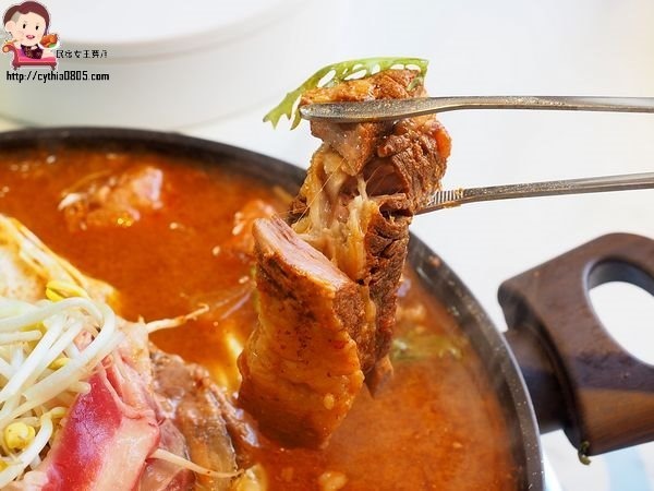 桃園中壢美食-GOGI GOGI 韓式燒肉-平日燒烤399元吃到飽,還有巨大火山排骨湯,在網美店吃燒烤好特別啊 (邀約) @民宿女王芽月-美食.旅遊.全台趴趴走