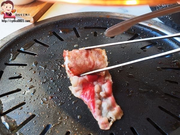 桃園中壢美食-GOGI GOGI 韓式燒肉-平日燒烤399元吃到飽,還有巨大火山排骨湯,在網美店吃燒烤好特別啊 (邀約) @民宿女王芽月-美食.旅遊.全台趴趴走