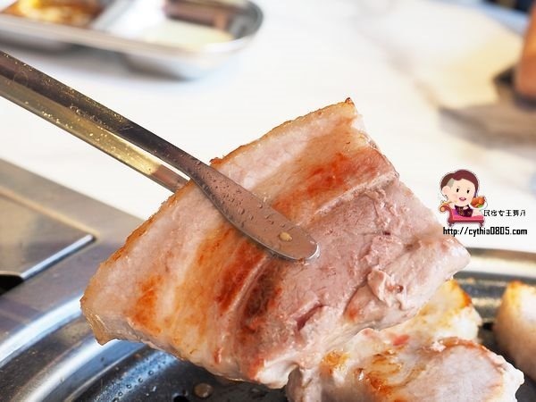 桃園中壢美食-GOGI GOGI 韓式燒肉-平日燒烤399元吃到飽,還有巨大火山排骨湯,在網美店吃燒烤好特別啊 (邀約) @民宿女王芽月-美食.旅遊.全台趴趴走