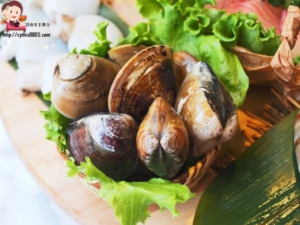 桃園中壢美食-GOGI GOGI 韓式燒肉-平日燒烤399元吃到飽,還有巨大火山排骨湯,在網美店吃燒烤好特別啊 (邀約) @民宿女王芽月-美食.旅遊.全台趴趴走