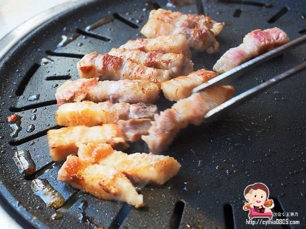 桃園中壢美食-GOGI GOGI 韓式燒肉-平日燒烤399元吃到飽,還有巨大火山排骨湯,在網美店吃燒烤好特別啊 (邀約) @民宿女王芽月-美食.旅遊.全台趴趴走