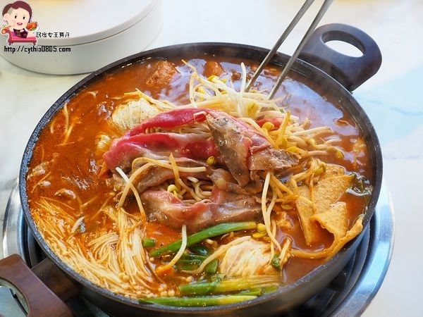 桃園中壢美食-GOGI GOGI 韓式燒肉-平日燒烤399元吃到飽,還有巨大火山排骨湯,在網美店吃燒烤好特別啊 (邀約) @民宿女王芽月-美食.旅遊.全台趴趴走