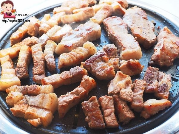 桃園中壢美食-GOGI GOGI 韓式燒肉-平日燒烤399元吃到飽,還有巨大火山排骨湯,在網美店吃燒烤好特別啊 (邀約) @民宿女王芽月-美食.旅遊.全台趴趴走