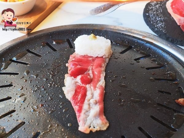 桃園中壢美食-GOGI GOGI 韓式燒肉-平日燒烤399元吃到飽,還有巨大火山排骨湯,在網美店吃燒烤好特別啊 (邀約) @民宿女王芽月-美食.旅遊.全台趴趴走