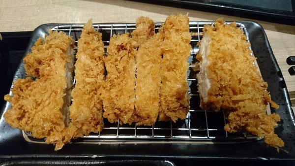 斑鳩的窩(民族店)：高雄~斑鳩的窩日式炸豬排 (民族店)~酥脆現炸豬排~平價實在的美味~