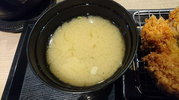 斑鳩的窩(民族店)：高雄~斑鳩的窩日式炸豬排 (民族店)~酥脆現炸豬排~平價實在的美味~