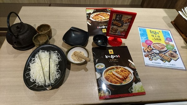 斑鳩的窩(民族店)：高雄~斑鳩的窩日式炸豬排 (民族店)~酥脆現炸豬排~平價實在的美味~