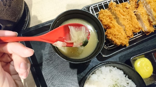 斑鳩的窩(民族店)：高雄~斑鳩的窩日式炸豬排 (民族店)~酥脆現炸豬排~平價實在的美味~