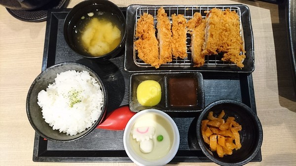 斑鳩的窩(民族店)：高雄~斑鳩的窩日式炸豬排 (民族店)~酥脆現炸豬排~平價實在的美味~