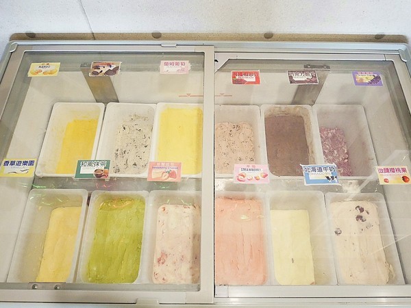 饕戶精緻鍋物:饕戶精緻鍋物-台中西屯精緻火鍋 和牛、霸氣海鮮應有盡有 優雅舞伶承載滿滿肉品 上桌超吸睛 商業午餐讓小資族也能吃得巧